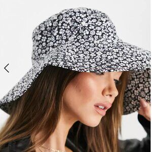 NWT Asos Vero Moda bucket hat in black ditsy floral